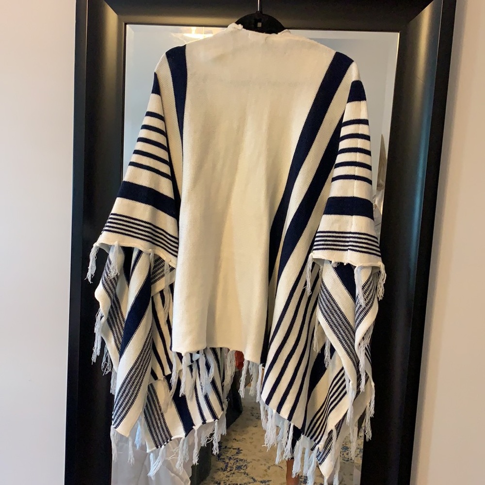 Kimono/shawl style cape - Picture 3 of 3